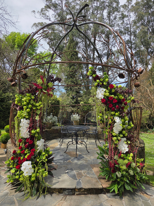 Jess Lemon’s Wedding Flowers: A Garden Ceremony Shaped by Nature