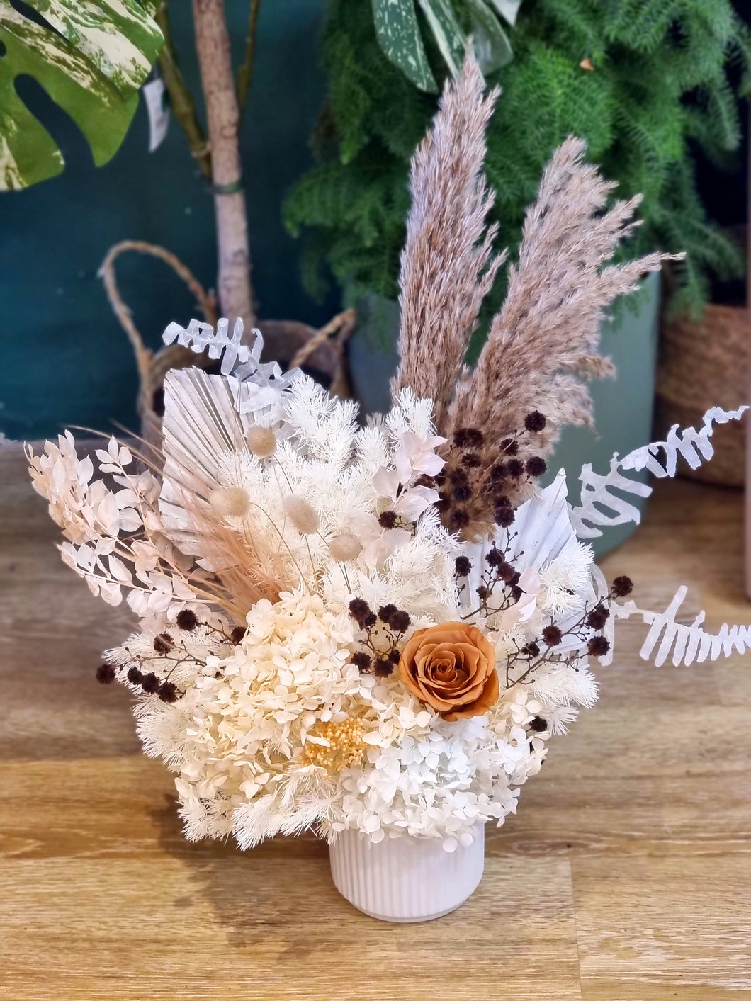 Neutral Dried arrangement