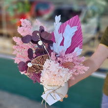 Load image into Gallery viewer, Valentines Dried arrangement

